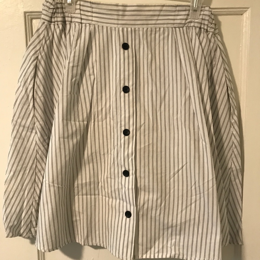 Pleated button-front skirt